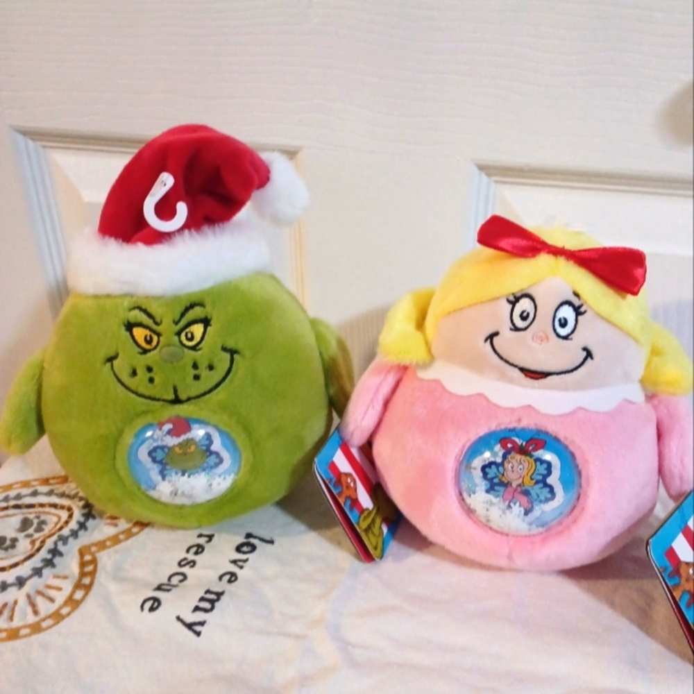 Aurora small shaker grinch dr.seuss new.